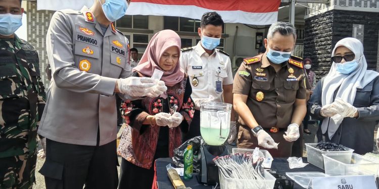 Kejari Indramayu Musnahkan BB dari 121 Perkara, Kajari: BB Obat-obatan masih Dominan
