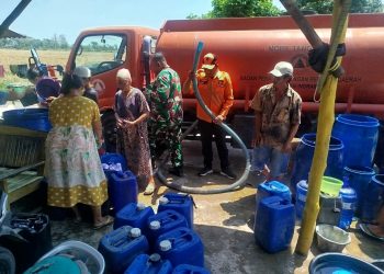 Kodim Indramayu dan BPBD Salurkan 10.000 Liter Air Bersih untuk Warga Krangkeng