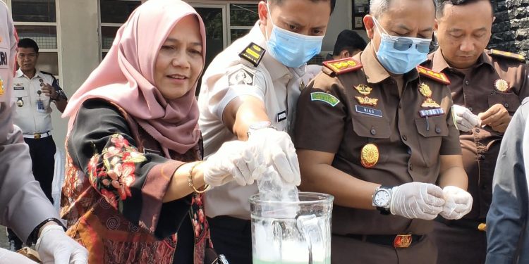 Sinergi APH, Lapas Indramayu Hadiri Pemusnahan Barang Bukti