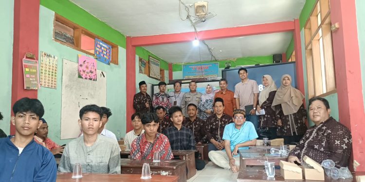 Police Go to School Polsek Susukan Polresta Cirebon Edukasi Pelajar tentang Kamtibmas dan Keselamatan Berlalu Lintas