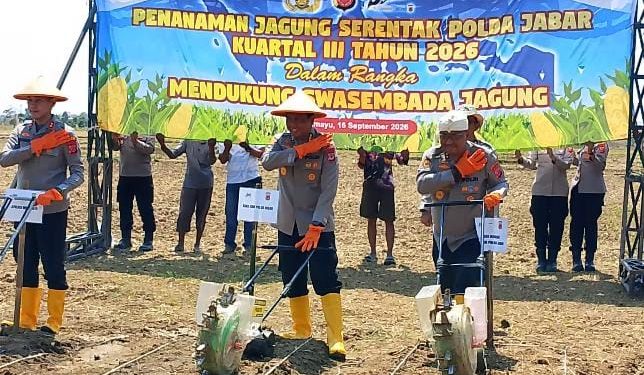 Dukung Program Presiden, Polda Jabar dan Polres Indramayu Garap Penanaman Jagung Serentak di Gantar 