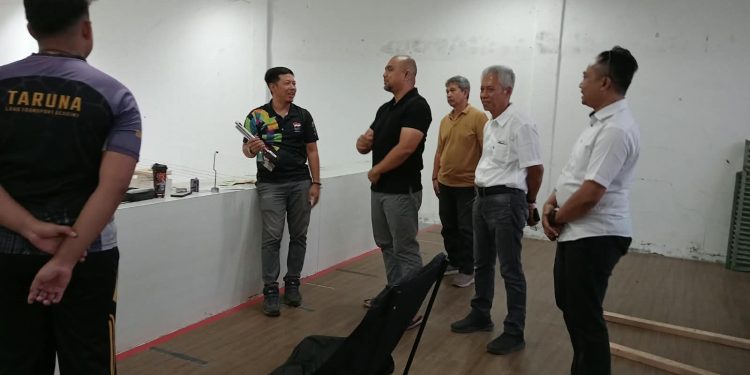 KONI Indramayu Kembali Monitoring Latihan Cabor, Kunjungi Perbakin, Akuatik, dan Muay Thai