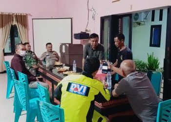 Polsek Lemahabang Dampingi Dokkes Ambil Sampel DNA Keluarga Korban KM Virgo di Desa Sigong