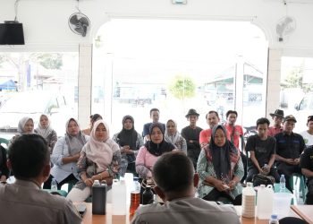 Polres Indramayu Bekali Warga Gadingan Keterampilan UMKM