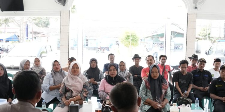 Polres Indramayu Bekali Warga Gadingan Keterampilan UMKM