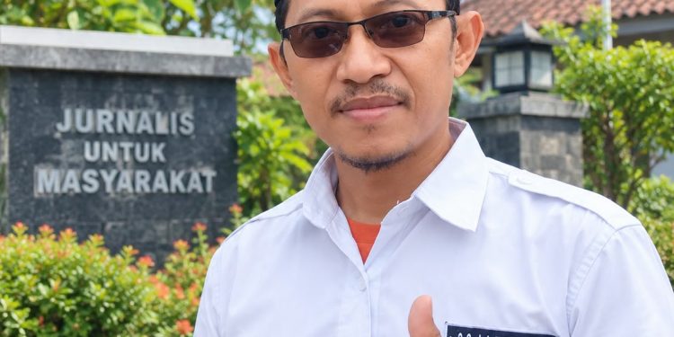 Moch Hasyirul Falah: Dari Guru SD hingga Jurnalis Kritis di Cirebon Timur
