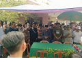 Tangis Haru Iringi Kedatangan Jenazah Yaya Carya Korban KM Virgo Transport 8 Saat Tiba di Rumah Duka