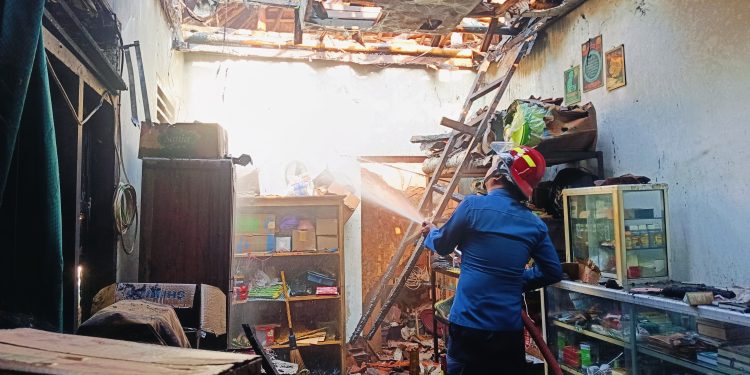 Rumah Kasi Kesra Susukanagung di Desa Karangmangu Dilalap Api, Kasur Bekas Diduga Jadi Biangnya!
