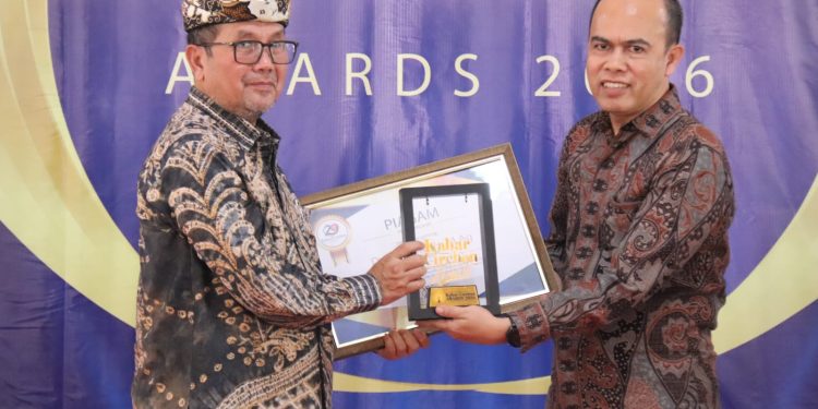 Kabar Cirebon Award 2026 Digelar, Bupati Imron Raih Penghargaan Tokoh Penggerak Investasi dan Kemajuan Daerah