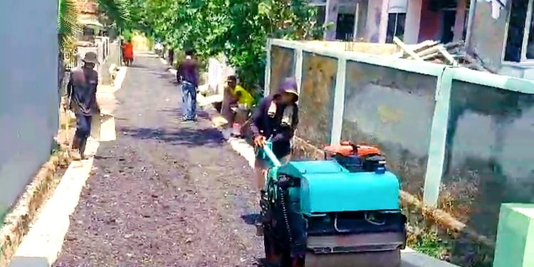 Luar Biasa! Warga Desa Kaligawe Swadaya Perbaiki Jalan Lingkungan