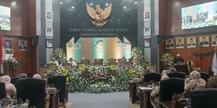 Sejarah Wiralodra dan Cimanuk Dikenang, Simbol Gagak Winingsih Diserahkan