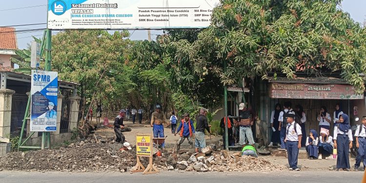 Ngawur! Galian Menganga Tanpa Pengaman, Proyek 457 Juta Diduga Dikerjakan Asal
