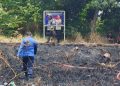 Damkar Selamatkan Permukiman dari Amukan Kobaran Api Ilalang