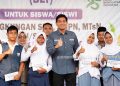 Bupati Lucky Hakim Serahkan Bantuan ZIS Rp884 Juta untuk 1.768 Siswa di Indramayu