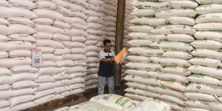 Hujan Diprediksi Mulai Guyur Jabar Pekan Ketiga Oktober, Pupuk Kujang Siapkan 98 Ribu Ton Pupuk Subsidi