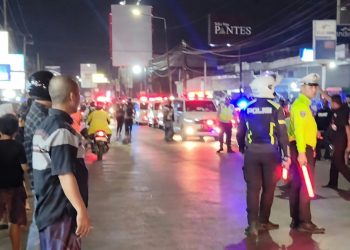 Ratusan Anak & Guru di Kota Cirebon Keracunan Massal MBG – IGD Jebol, Warga Geruduk Dapur SPPG Kalijaga 05