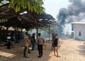 Polisi Bersama Damkar, TNI dan Warga Berhasil Padamkan Kebakaran Hebat Lahan Kosong di Haurgeulis