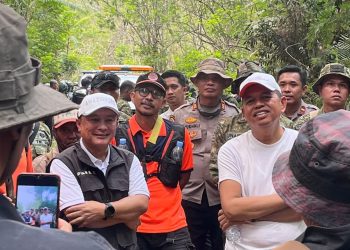 Gunung Ciremai Membara! KDM Komandoi Pemadaman dan Siapkan Insentif Warga