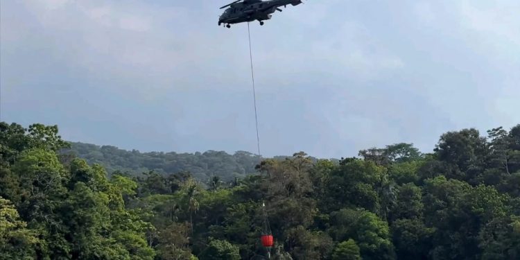 Lahap 60 Hektare! Karhutla Gunung Ciremai Meluas Kuningan – Majalengka, Helikopter Water Bombing Ambil Air Situ Cipariuk