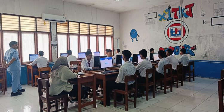 Ukur Capaian, Siswa Kelas XII SMK Samudra Nusantara Astanajapura Jalani TKA 2026