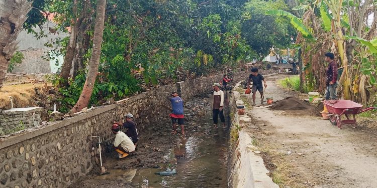 Bak Proyek Siluman, Pekerjaan D.I Panongan Sedong Disorot: Uang Negara? Tanpa Papan, Tanpa APD Lengkap, Tanpa Permisi ke Desa