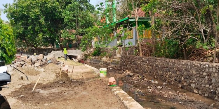Diduga Asal-asalan! Proyek Siluman D.I Panongan Disorot Meluas, Tumpukan Material Hambat Aktivitas Warga & Petani